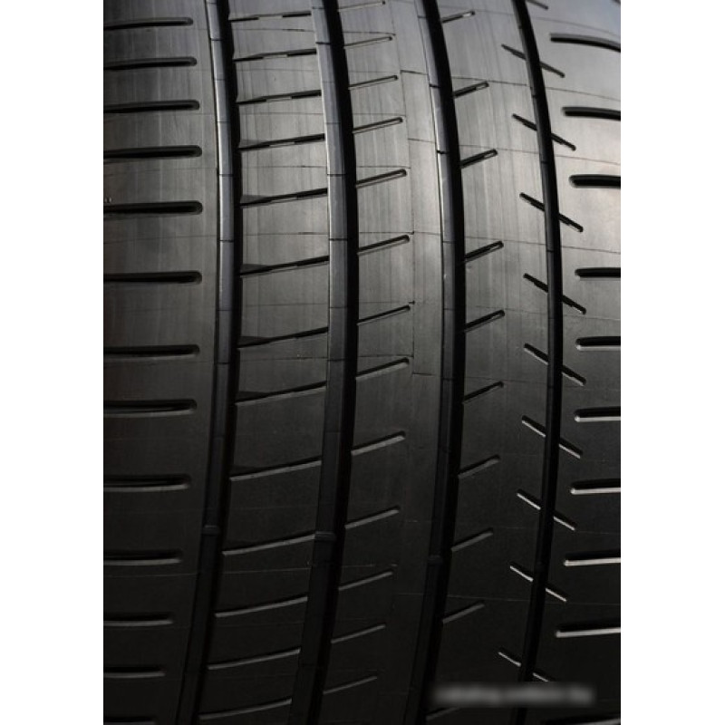 Michelin Pilot Super Sport 285/35R21 105Y