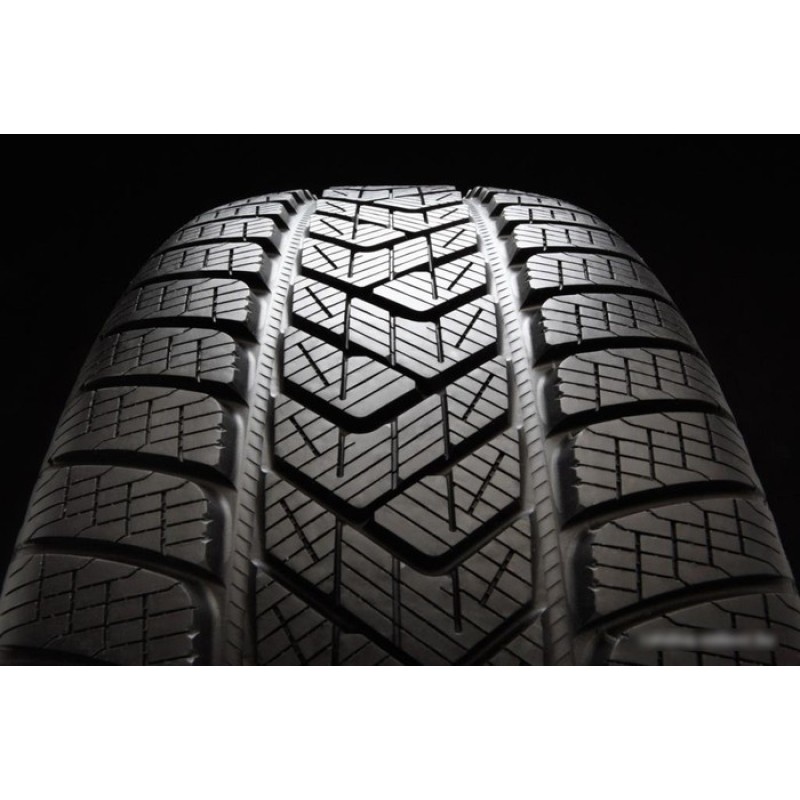 Pirelli Scorpion Winter 235/50R20 104V